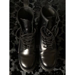 Black 1460 MONO Dr Martens